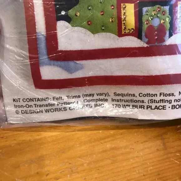 Design Works Felt Snowman Christmas Card Holder Kit - Picture 4 of 7